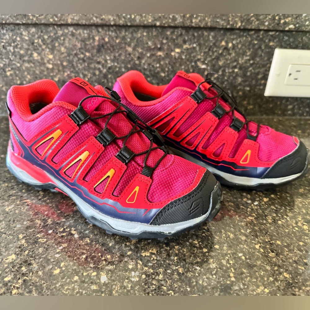 Girls Salomon Hiking Shoes - size 3